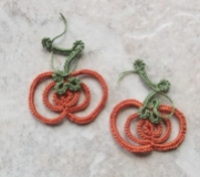 Challenge Accepted – Reader Submission for Weekly Challenge #23 - Pumpkin Earrings - Tatted by Marie McCurry in Lizbeth, size 20, leaf green med and harvest orange med. Gives it an antique look.