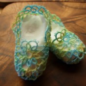 Challenge Accepted – Reader Submission for Weekly Challenge #16 - Baby Booties - Tatted by Karen Fish in Lizbeth thread, size 20, Sea Island Breeze. She hails from Bend, Oregon. So adorable!